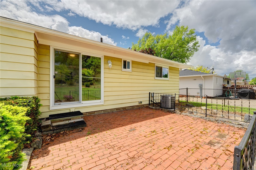 6895 Lalemant Drive, Parma, Ohio image 29