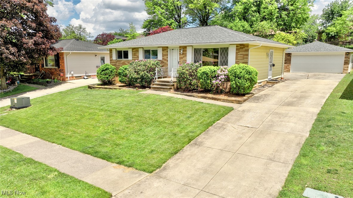 6895 Lalemant Drive, Parma, Ohio image 25
