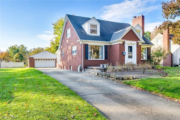 329 PRESCOTT ST, HUBBARD, OH 44425 - Image 45914bee8b42451f36e7ec0fe9b1de4e/4286557796