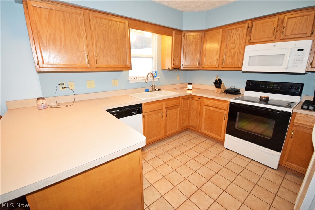 Hilltop Terrace Condo Ph 03 - Residential