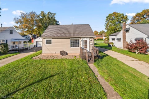 Photo of 1427 E Broad St, Louisville, OH 44641 (MLS # 5234866)