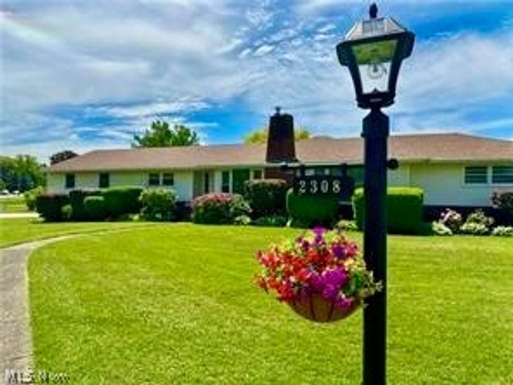 Photo of 2308 Bears Den Road, Youngstown, OH 44511 (MLS # 5218040)