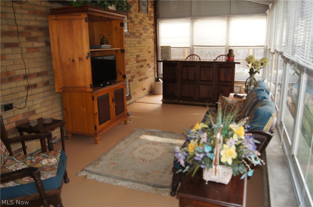 Frank Basiles Glamer Drive Su - Residential