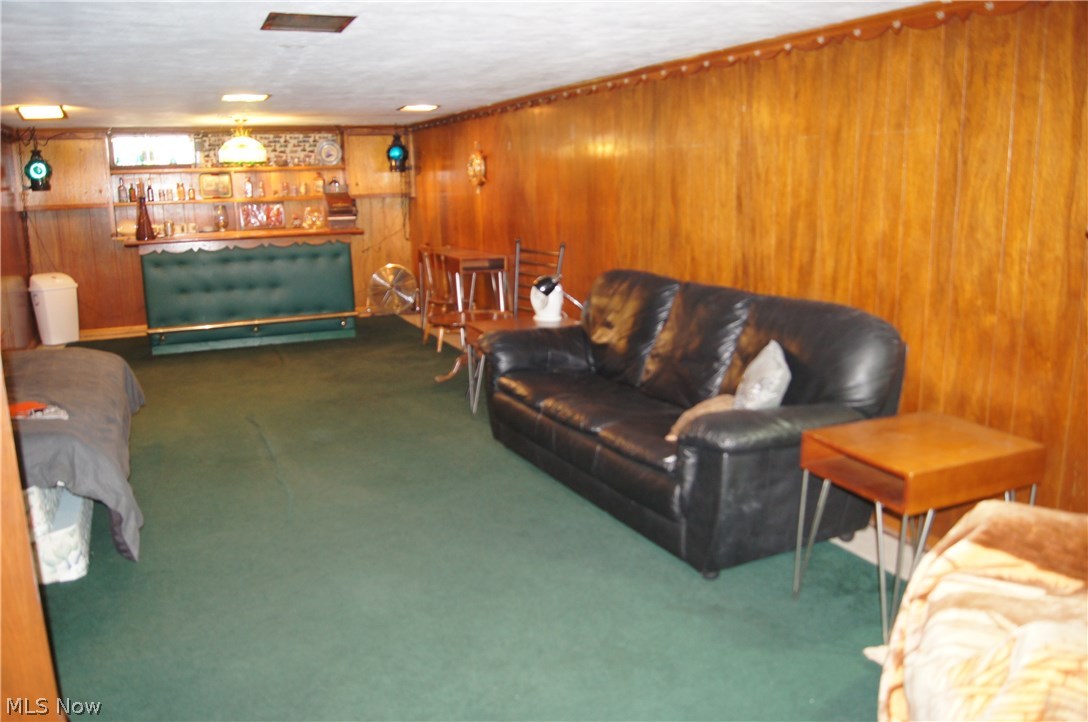 Frank Basiles Glamer Drive Su - Residential