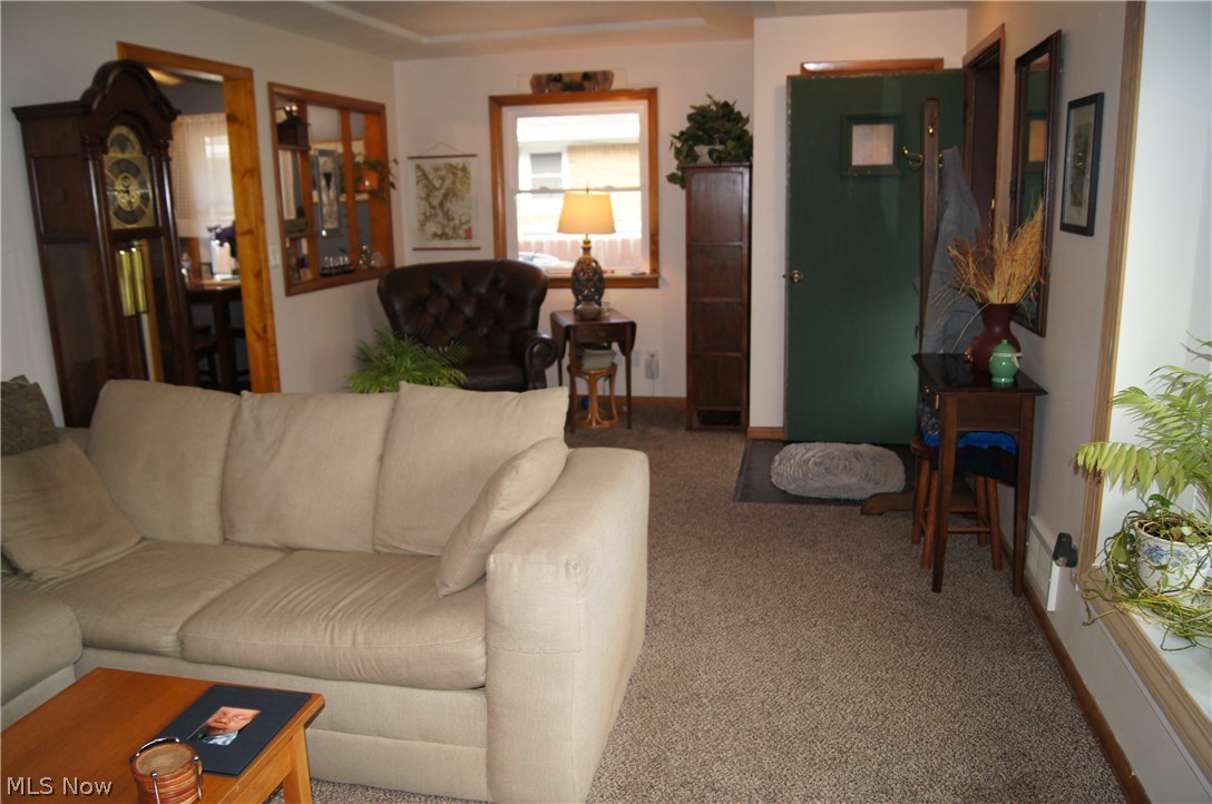 Frank Basiles Glamer Drive Su - Residential