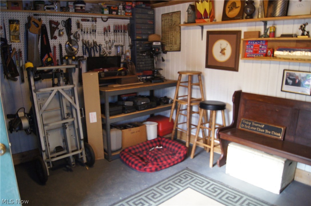 Frank Basiles Glamer Drive Su - Residential