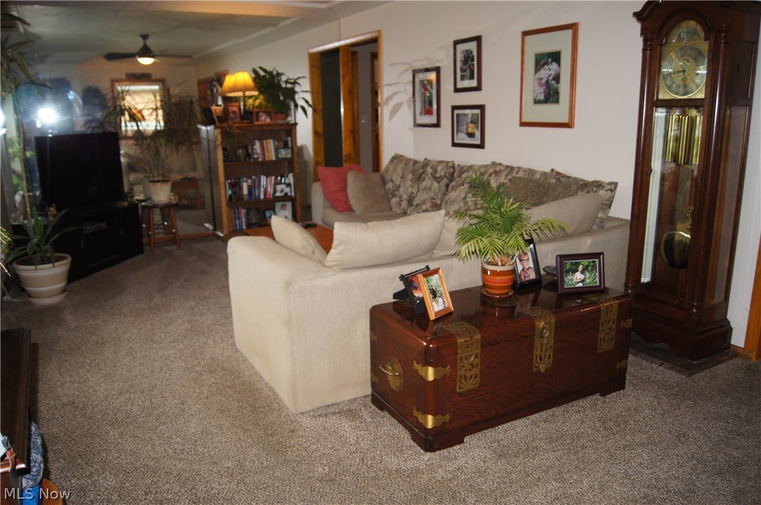 Frank Basiles Glamer Drive Su - Residential