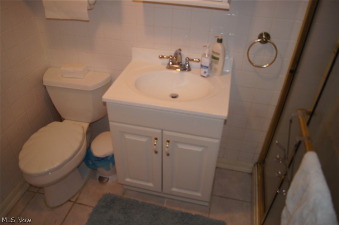 Frank Basiles Glamer Drive Su - Residential