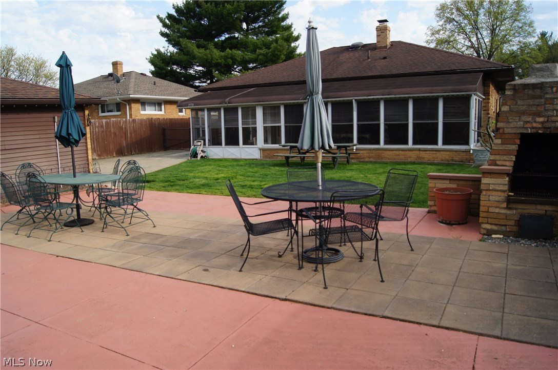 Frank Basiles Glamer Drive Su - Residential