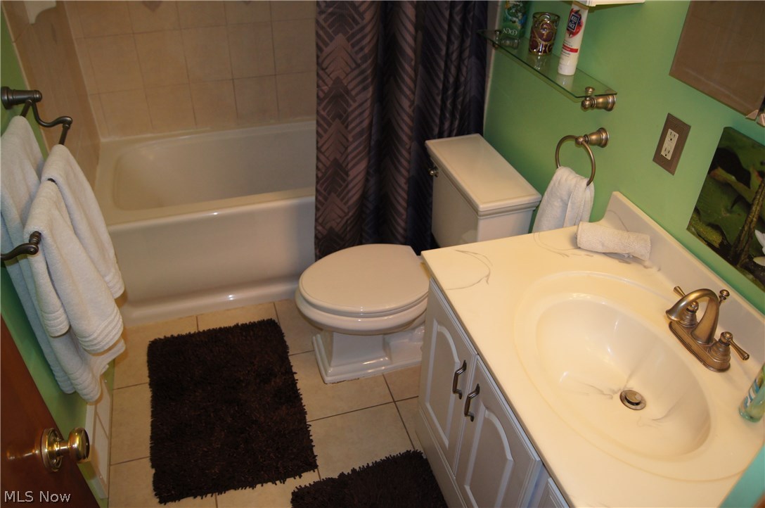 Frank Basiles Glamer Drive Su - Residential