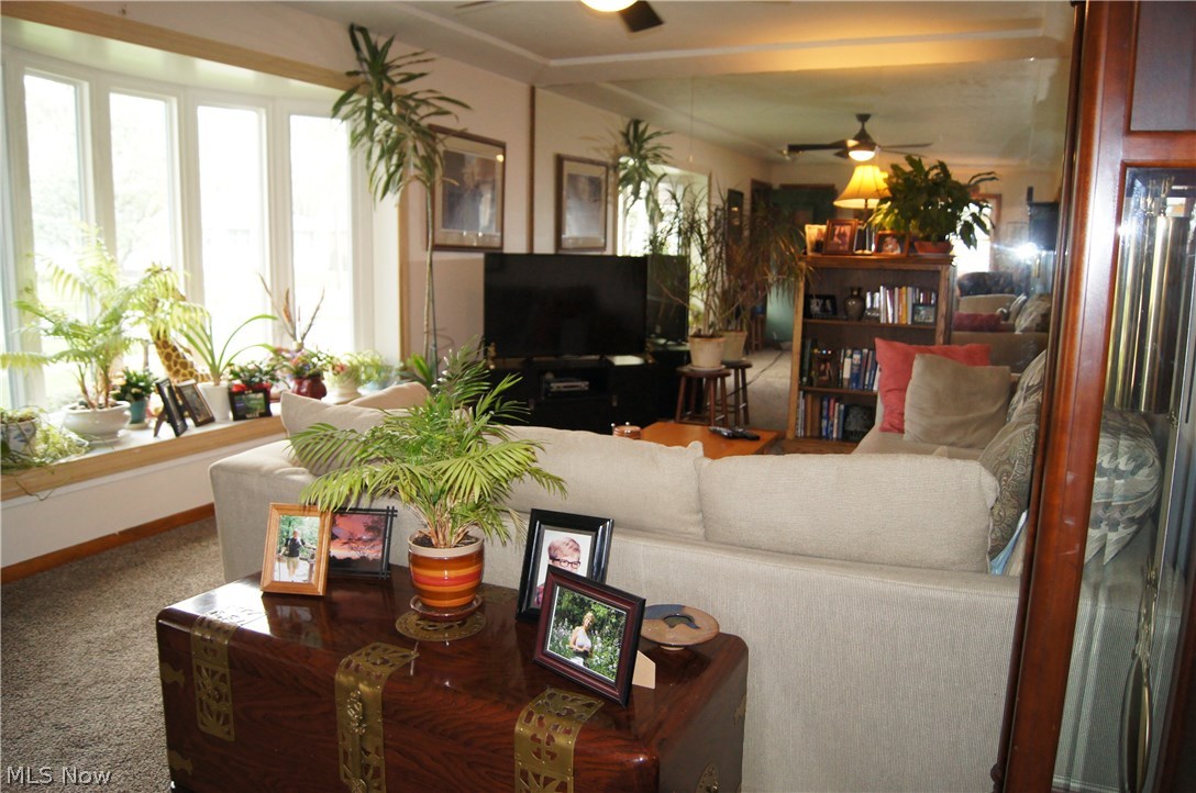 Frank Basiles Glamer Drive Su - Residential