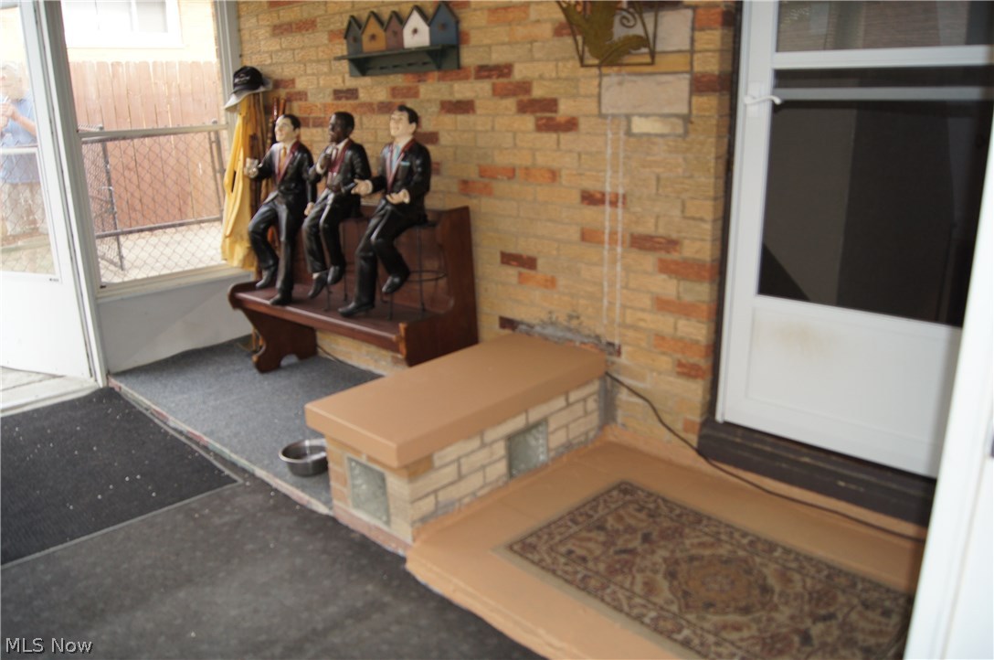 Frank Basiles Glamer Drive Su - Residential