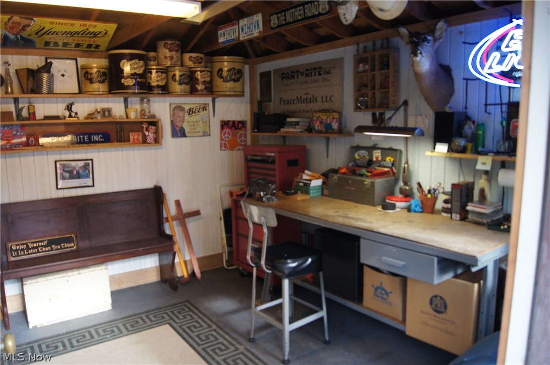 Frank Basiles Glamer Drive Su - Residential