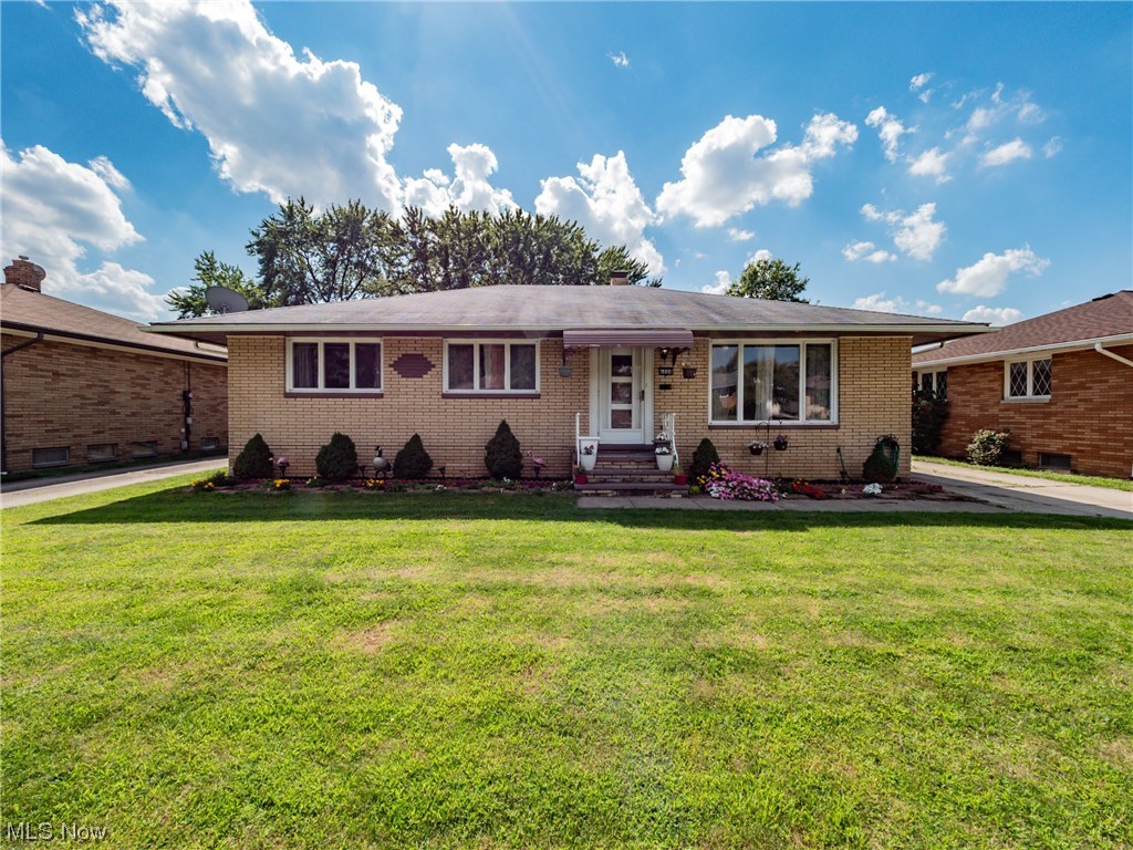 Welcome to your new home in Parma, Ohio! This delightful ranch-style residence offers the perfect blend of comfort and convenience. With three bedrooms and one and a half baths, this home is designed to accommodate your family's needs.
Step inside and you'll immediately notice the fresh and modern feel, thanks to the new laminate flooring that spans throughout the living spaces. The open floor plan provides a seamless flow from the spacious living room to the dining area and kitchen, making it an ideal space for both daily living and entertaining.
This property boasts an unbeatable location. You'll find yourself just moments away from Parma Hospital, ensuring peace of mind for your family's healthcare needs. Plus, shopping options and the mall are within easy reach for all your retail therapy cravings.
If you enjoy spending time outdoors, you're in luck! The Ridgewood Golf course is nearby for golf enthusiasts, and local playgrounds and tennis courts are just a stone's throw a