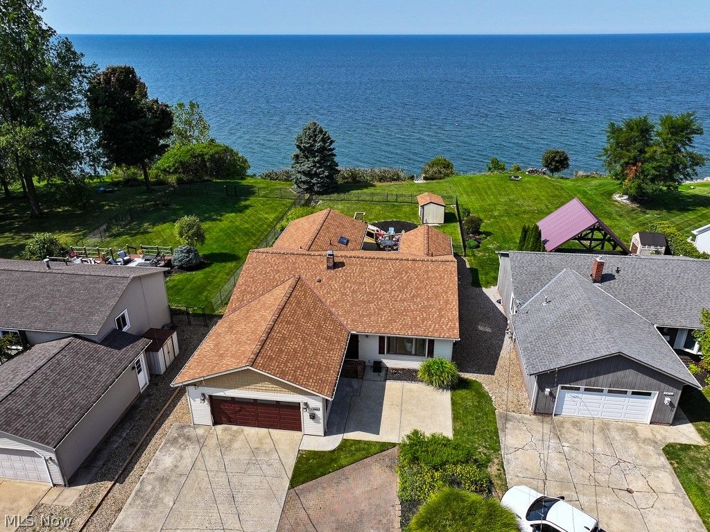 Photo of 33091 Lake Shore Boulevard, Eastlake, OH 44095 (MLS # 5212974)