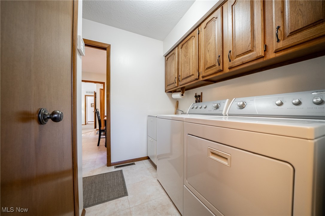 11480 Blodgett Creek Trail, Strongsville, Ohio image 32