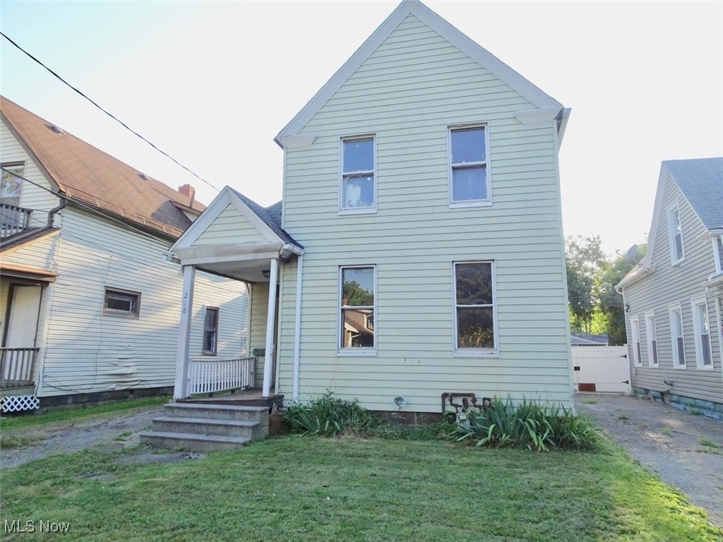 Attention investors and handy homeowners, this duplex offers much potential. Close to shopping, public transportation, schools, and easy highway access. Would make a great addition to an investors portfolio or live in one unit and rent out the other. Cash buyers only—property is being sold as-is. Call your agent for a showing.