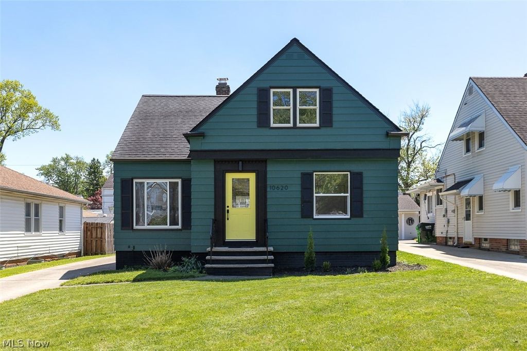 Photo of 10620 Raymond Avenue, Garfield Heights, OH 44125 (MLS # 5207537)