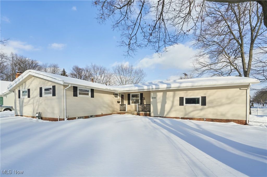 Photo of 2580 Crestview Avenue, Alliance, OH 44601 (MLS # 5184278)