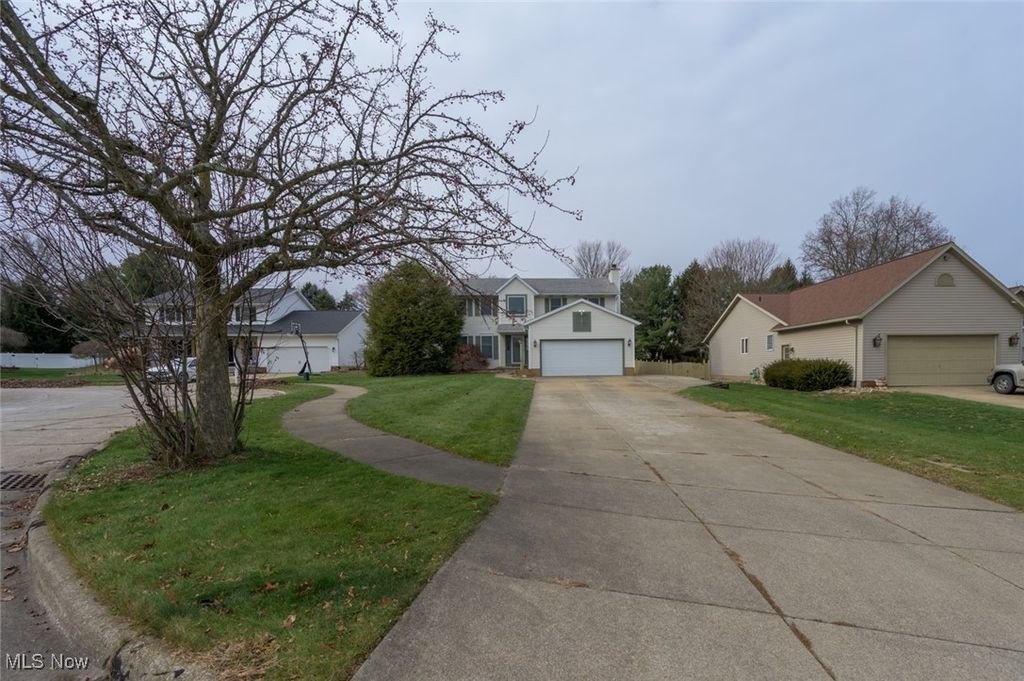 Photo of 1426 Cherry Wood Circle, Wadsworth, OH 44281 (MLS # 5178927)