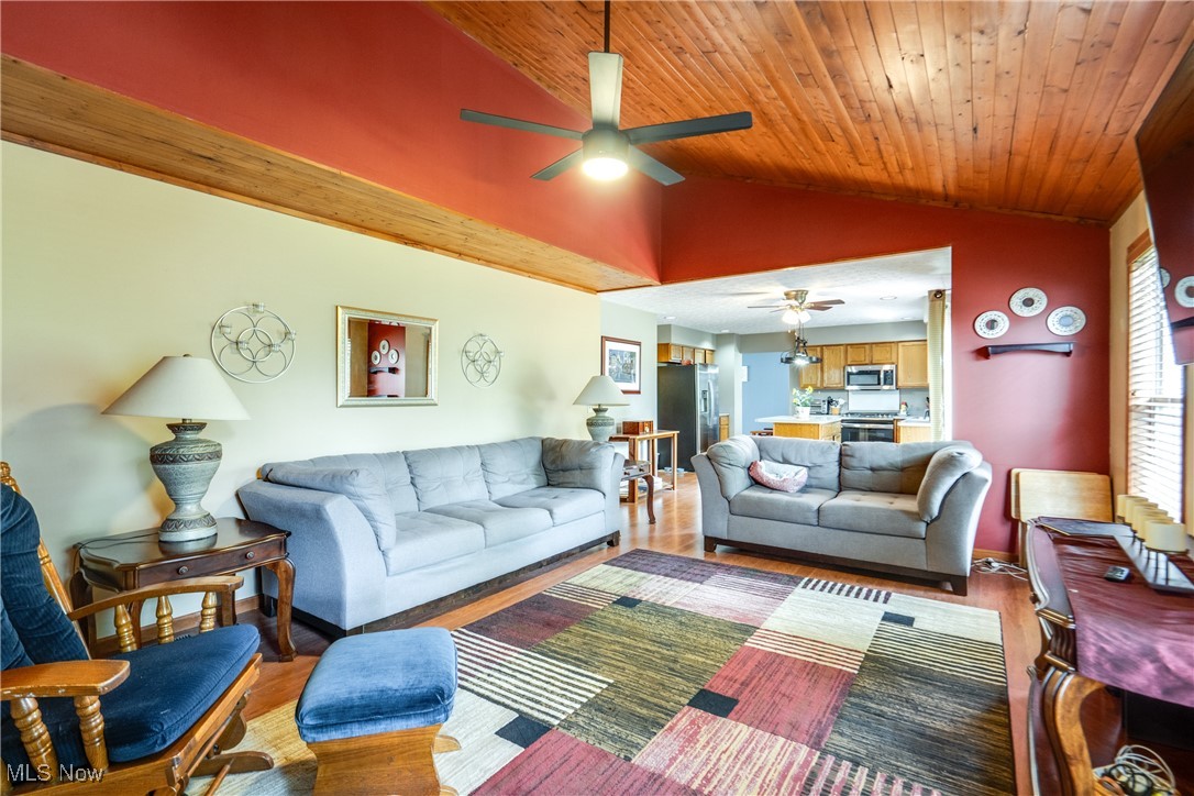1012 Coopers Run, Amherst, Ohio image 6