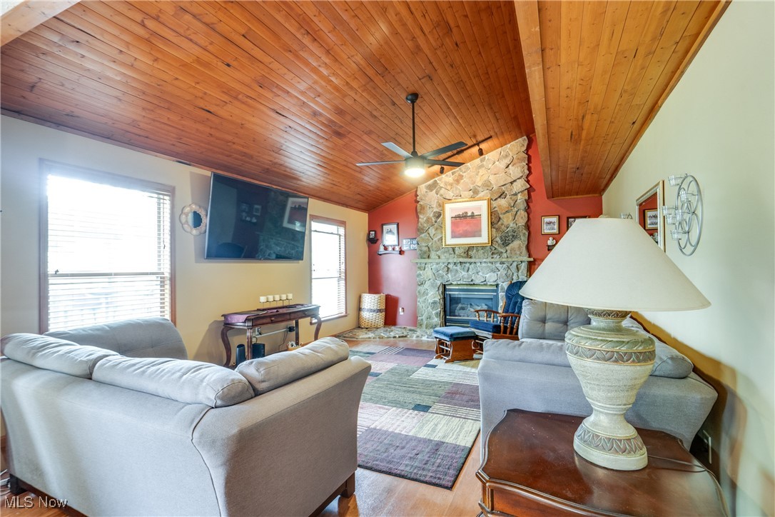 1012 Coopers Run, Amherst, Ohio image 7