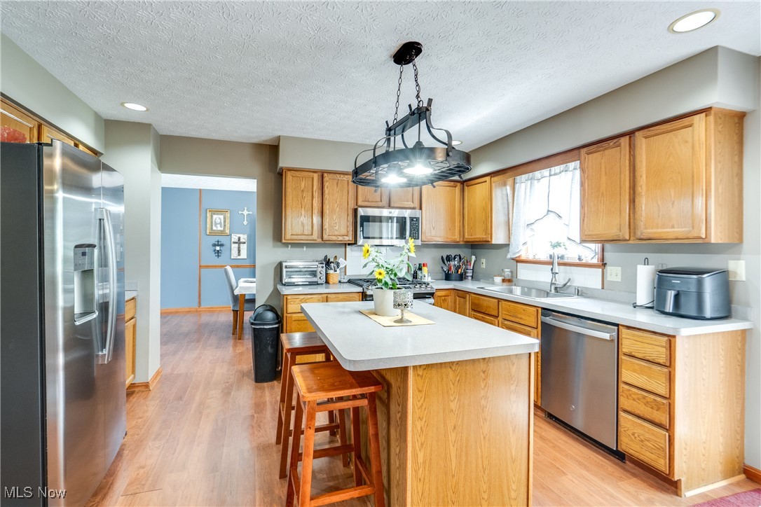 1012 Coopers Run, Amherst, Ohio image 9