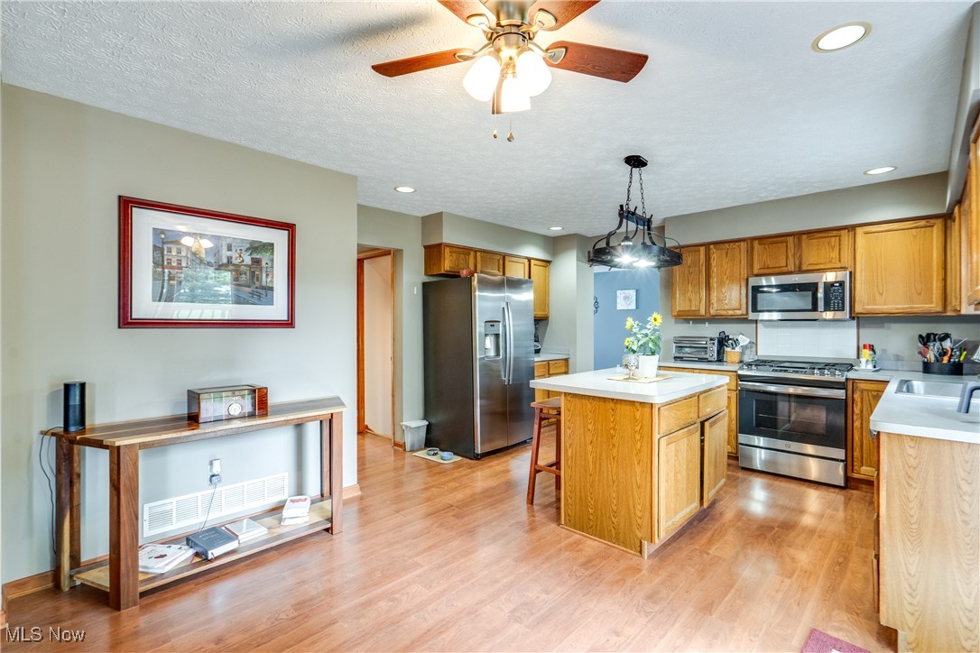 1012 Coopers Run, Amherst, Ohio image 14