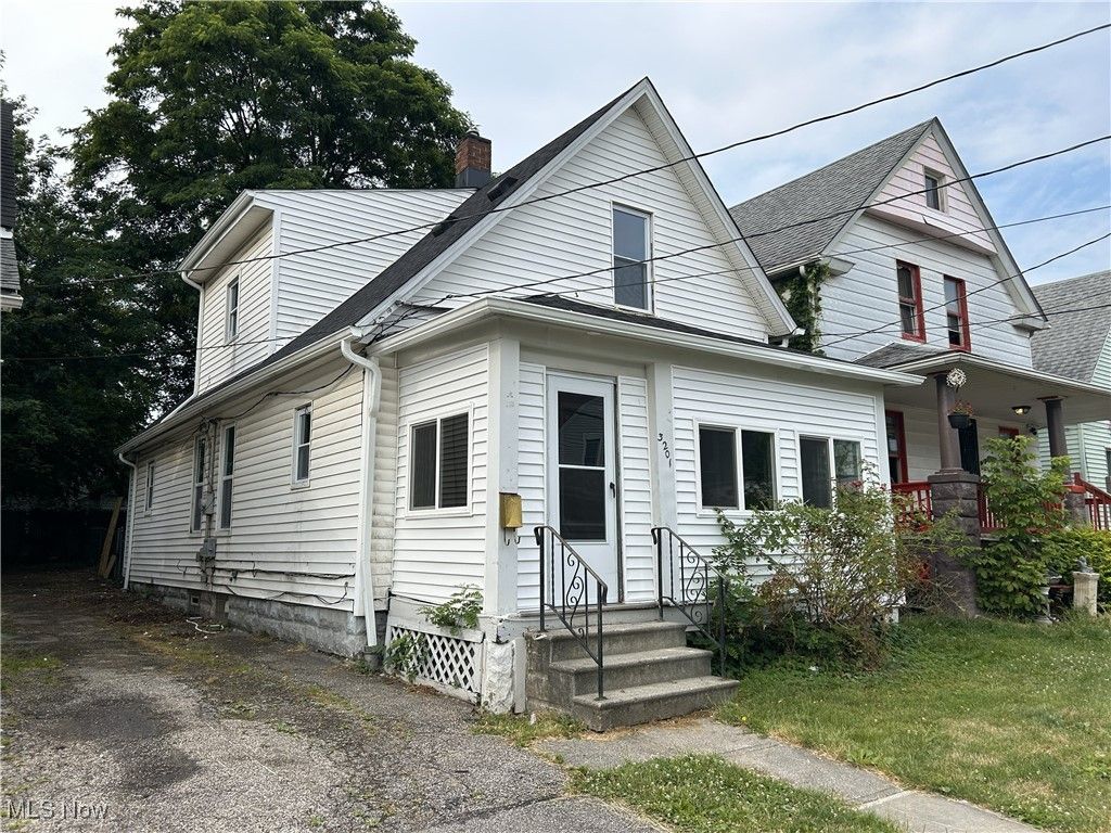 Photo of 3201 Saratoga Avenue, Cleveland, OH 44109 (MLS # 5183101)