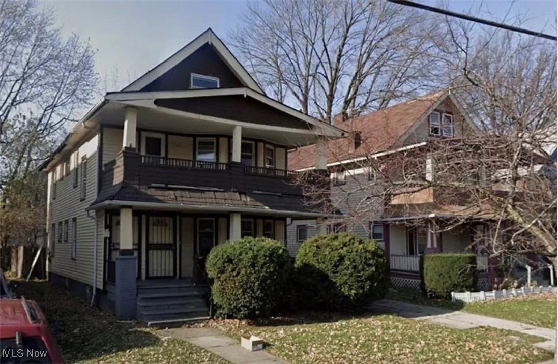NO SELLER FINANCE. Duplex property... Investors! Two unit house is a cash flowing machine! Gross rent of
$2,700/month or $32,400/year, for a 39% ROI. Repairs are needed. Located less than 10-15
minutes to downtown, CWRU, Cleveland Clinic, hospitals & University Circle. Amazing
opportunity to just collect rents! 39% ROI, NO SELLER FINANCE.