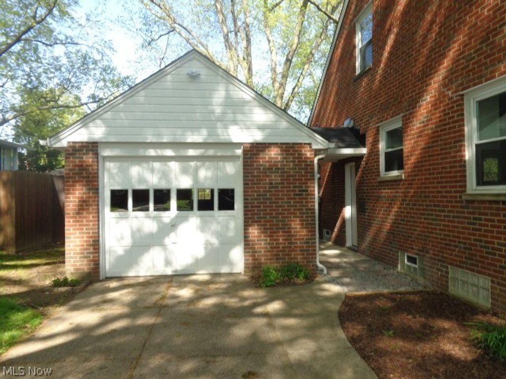 Photo of 5840 Queens Highway, Parma Heights, OH 44130 (MLS # 5205581)
