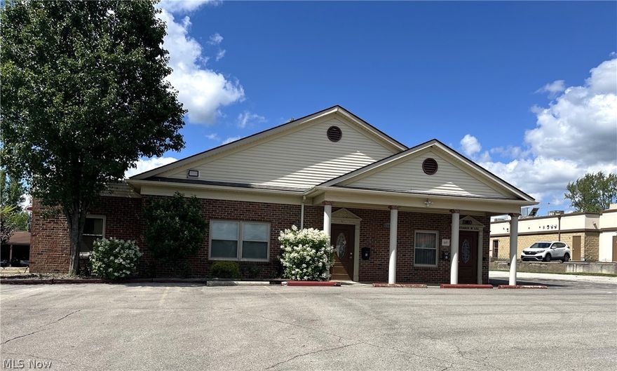 Located right across from Mercy health urgent care. 1800 SF of open space. Recently renovated. Can be used as offices or owner use. Minimum 3 years lease. Lease price per month includes utilities. 10-12 parking space.