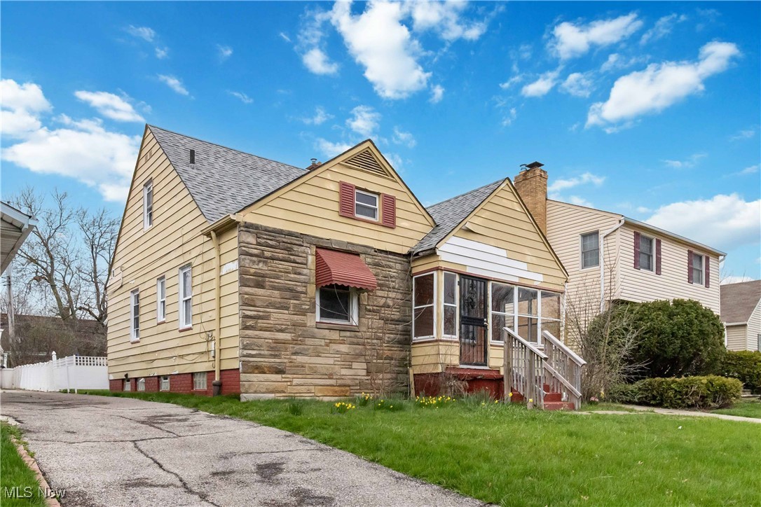 21417 Gardenview Drive, Maple Heights, Ohio image 3