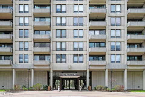 Photo for 1 Bratenahl Place 1109