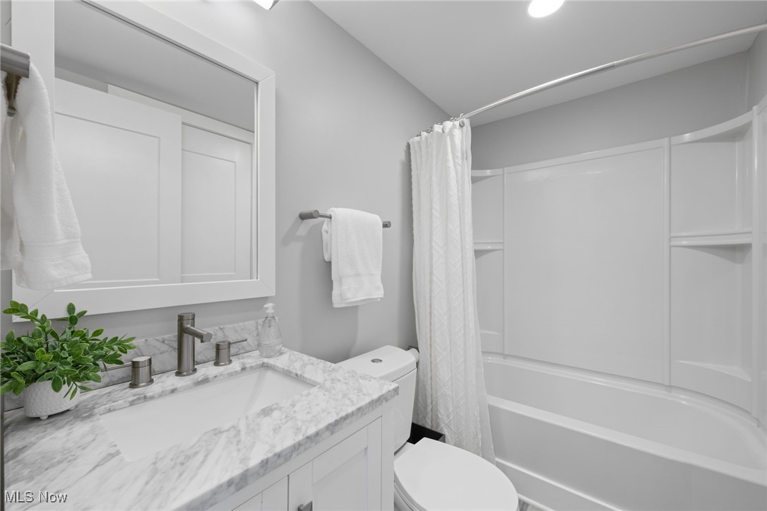 Bratenahl Place Condo - Residential