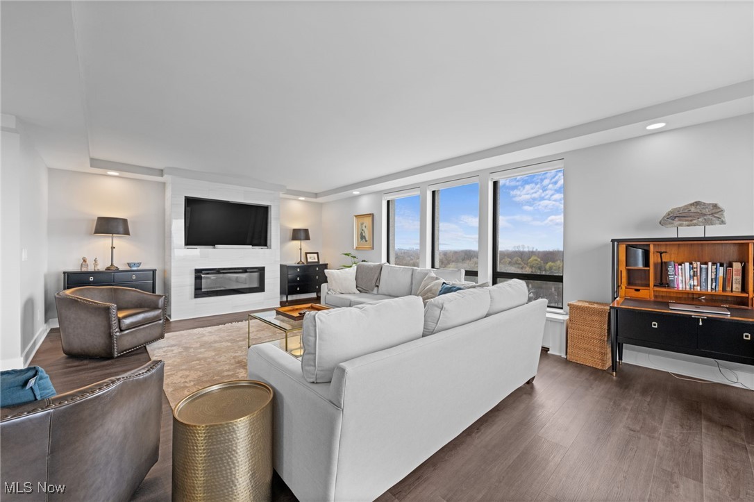 Bratenahl Place Condo - Residential