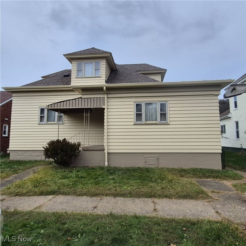 Photo of 204 Grandview Avenue, Tiltonsville, OH 43963 (MLS # 5182415)