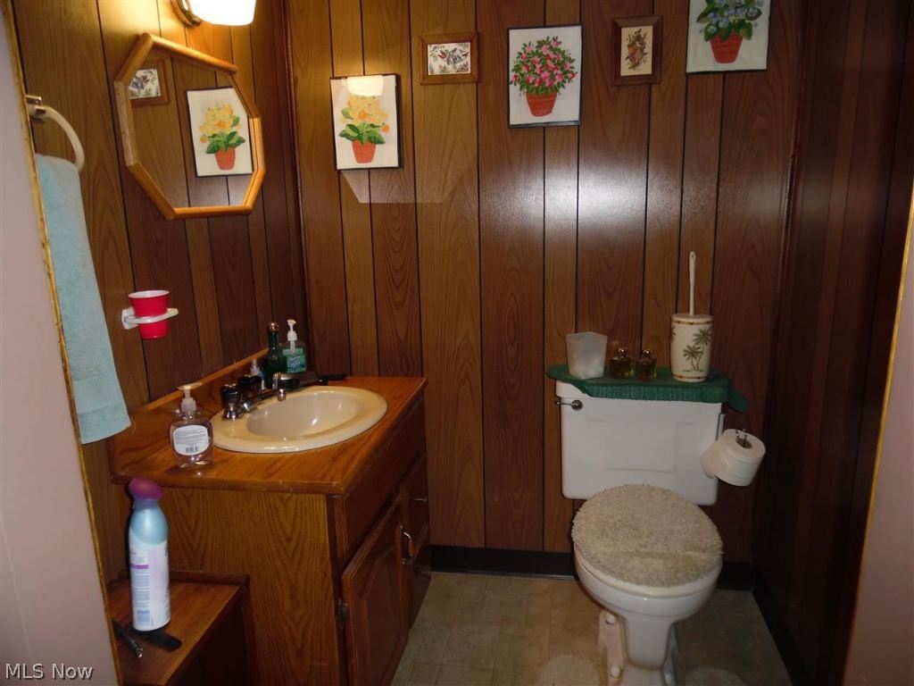 WALTON ACRES - Residential