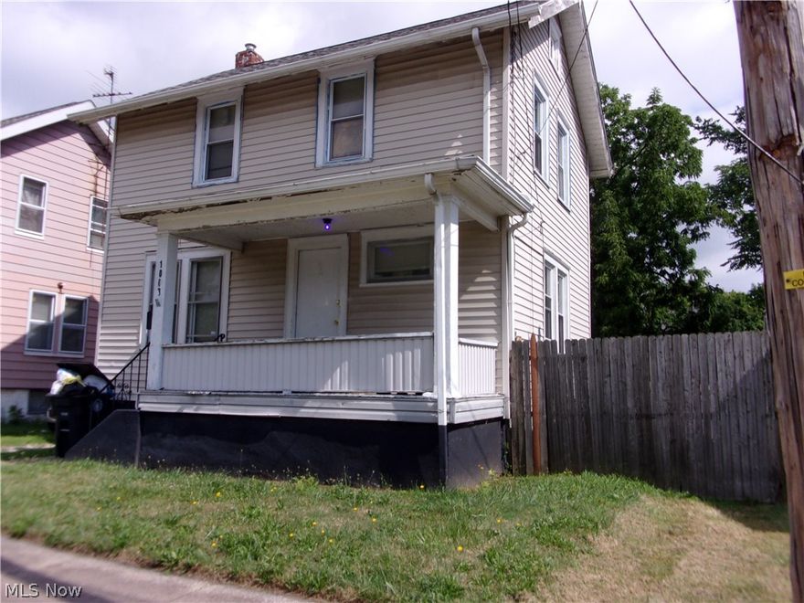 Good 2bd 1bath home with updates. Hardwood floors in the living and dining rooms. Great for investors! Tenant occupied. Call to set up a showing!