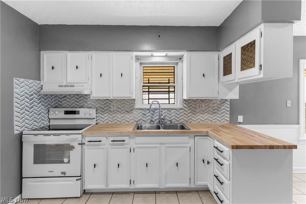 Photo of 52 Rhoda Avenue, Youngstown, OH 44509 (MLS # 5194080)