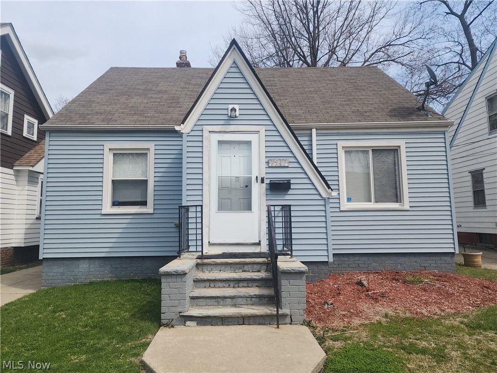 Photo of 1517 Larchmont Road, Cleveland, OH 44110 (MLS # 5197418)