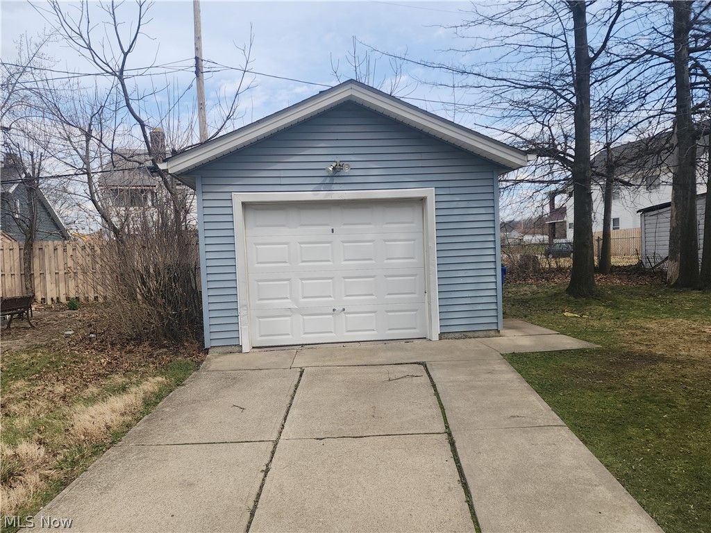 Photo of 1517 Larchmont Road, Cleveland, OH 44110 (MLS # 5197418)