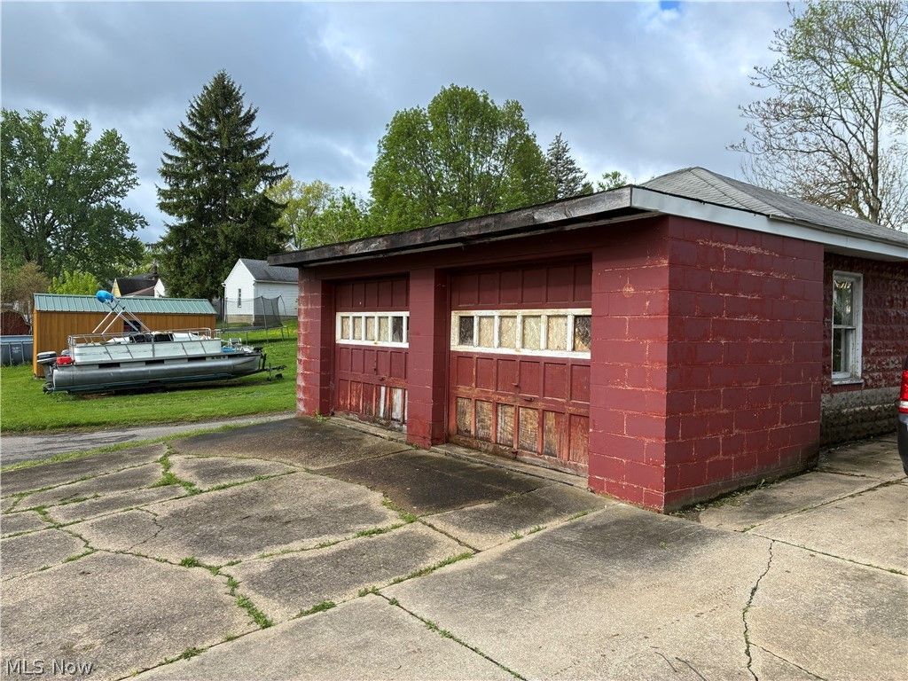 Photo of 2007 Lincoln Way NW, Massillon, OH 44647 (MLS # 5206036)