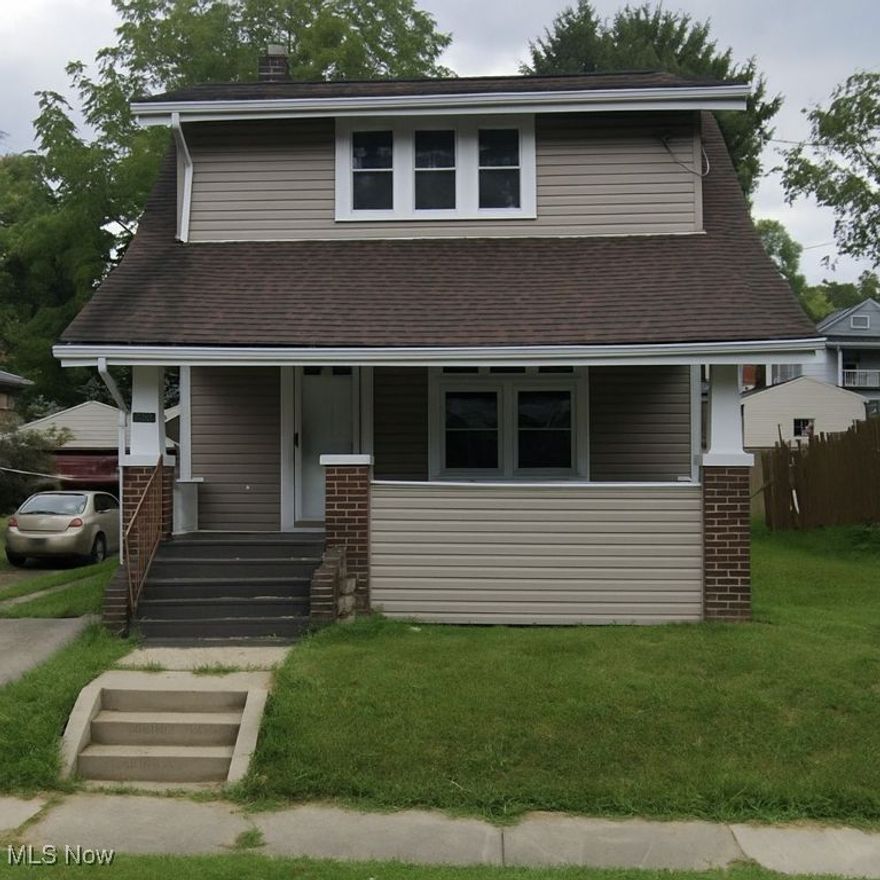 Recently updated home in  attractive neighborhood with basement and garage. Ideal for first time home buyer or investor seeking rental income. Open kitchen into spacious dinning and living area. Two bedrooms plus one bathroom in upper level. BATVAI.