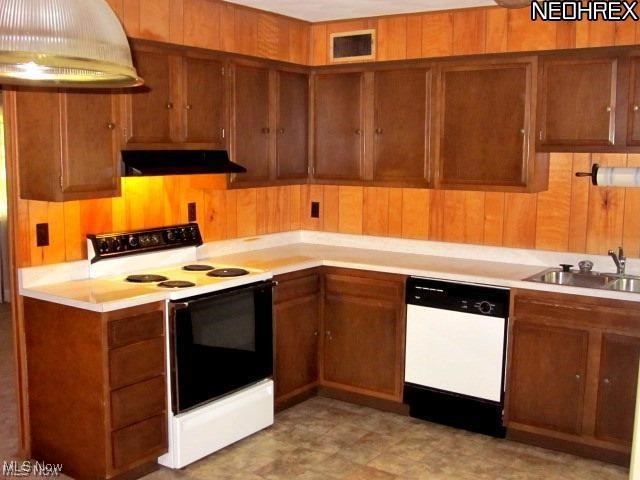 2494 E 39th