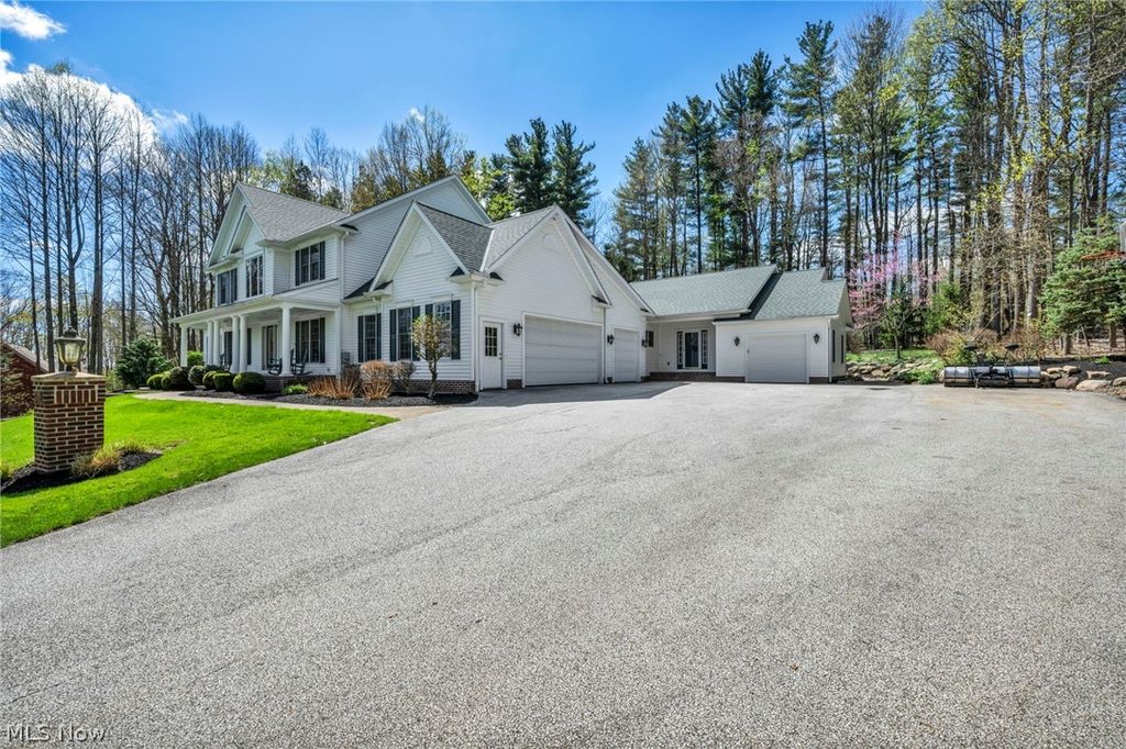 Photo of 11280 Beechnut Lane, Chardon, OH 44024 (MLS # 5203750)