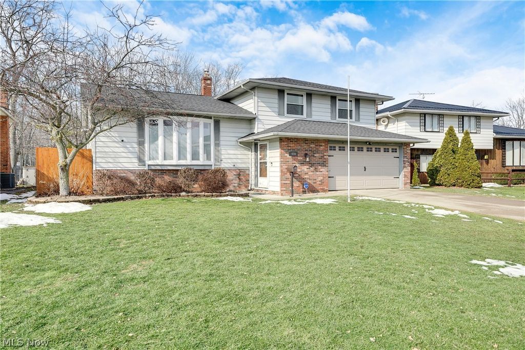 Photo of 450 Brookdale Drive, Eastlake, OH 44095 (MLS # 5188817)