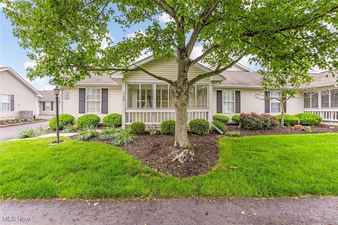 1329 Hillview Circle, Newark, Ohio image 2