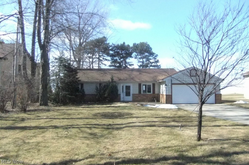Lake Erie Lake Front Home on over ½ acre lot. 3 bedroom, 2 bath Ranch with updates including eat – in
kitchen with granite counter-tops and cabinetry (Jan. 2015), family room with cathedral ceiling and skylights, raised Hearth gas fireplace. New carpeting (Jan. 2015). Slider leads to Florida room leading to a two-tier deck and also to a brick patio both overlooking direct front views of the Lake Erie. Master bedroom suite has new carpeting (Mar. 2015) plus front view of Lake Erie from bedroom and bath. Formal dining room has ceramic flooring and door leading to heated 2 car attached garage with new door installed Mar. 2015. Central air and gas furnace with electronic air cleaner (Jul. 2004). Rooms freshly painted. Lakefront living with over 82 ft. of frontage. 1 yr Home Warranty included.