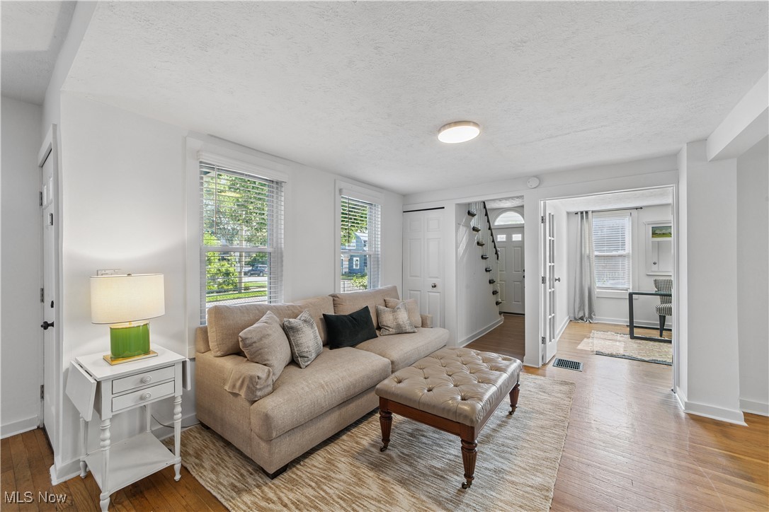 1932 W 52nd Street
